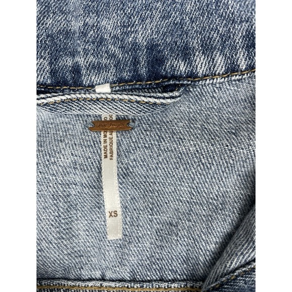 Free People Women's X-Small Distressed Trucker Jean‎ Jacket Button Distressed - Picture 4 of 8